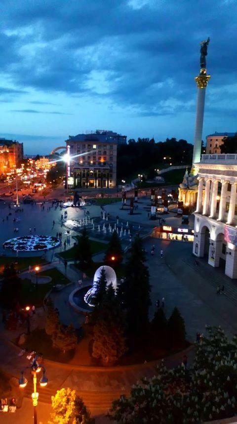 Independence Square - Khreschatyk. View On Independence Sq. Fountains Kiev Esterno foto