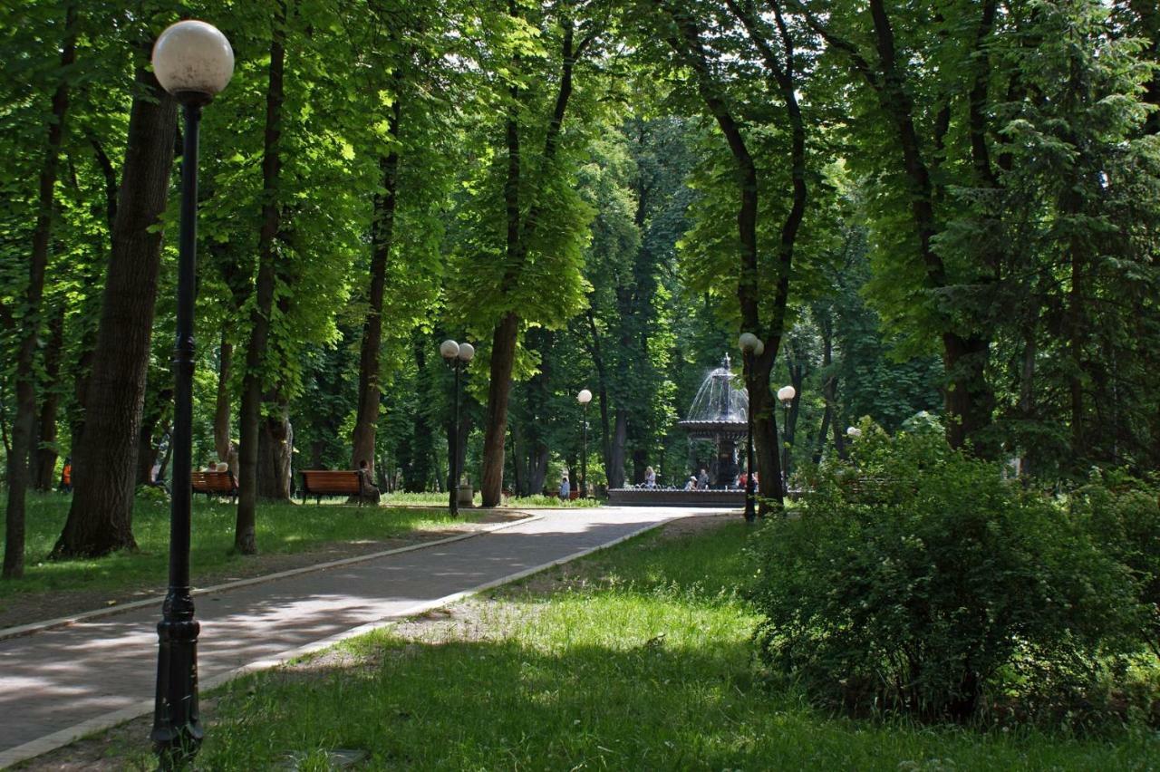 Independence Square - Khreschatyk. View On Independence Sq. Fountains Kiev Esterno foto