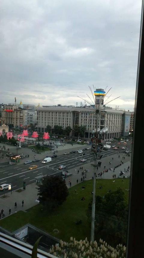 Independence Square - Khreschatyk. View On Independence Sq. Fountains Kiev Esterno foto