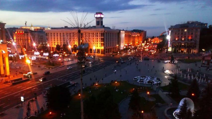 Independence Square - Khreschatyk. View On Independence Sq. Fountains Kiev Esterno foto