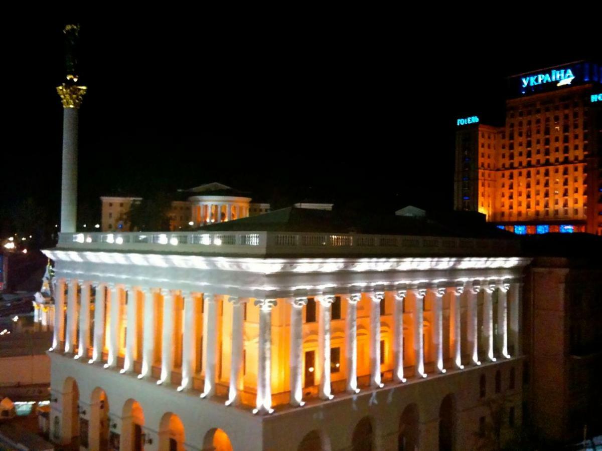Independence Square - Khreschatyk. View On Independence Sq. Fountains Kiev Esterno foto