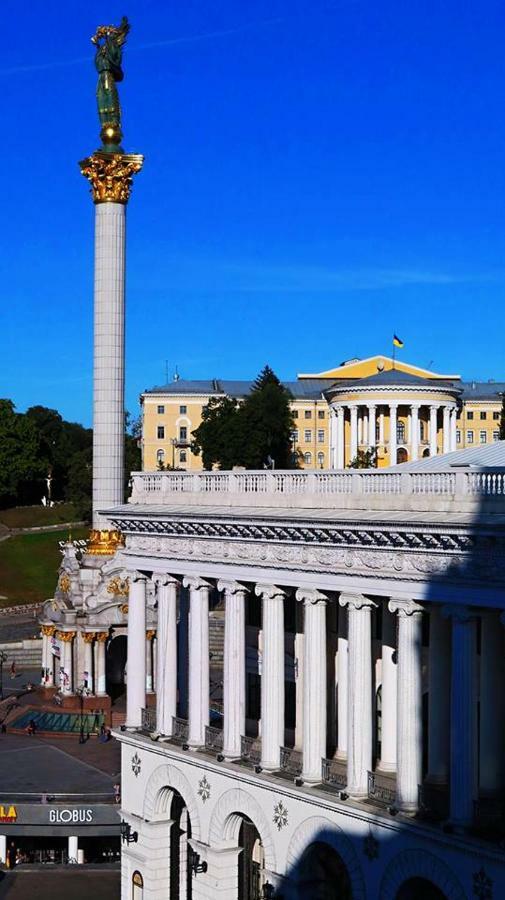 Independence Square - Khreschatyk. View On Independence Sq. Fountains Kiev Esterno foto